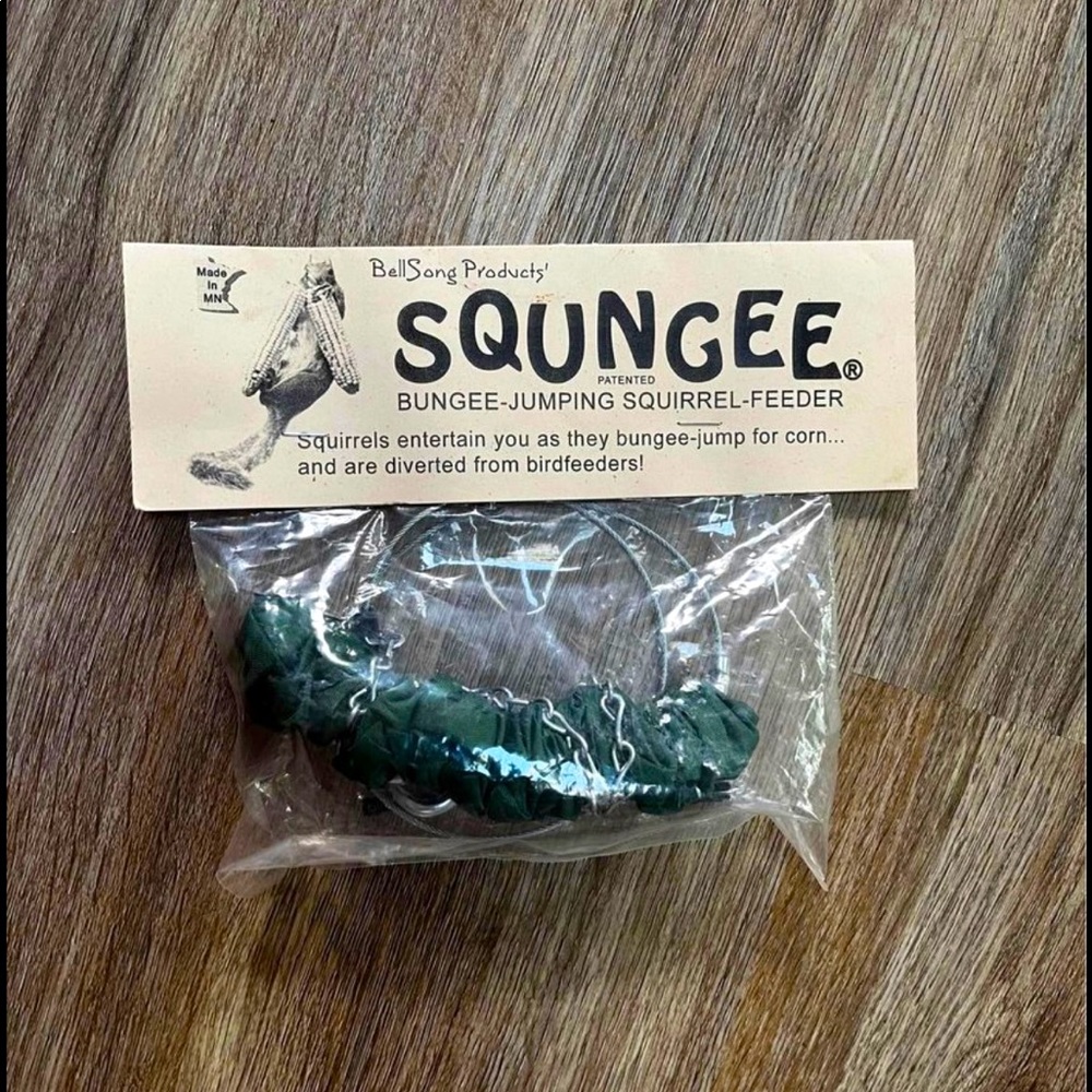 Squngee squirrel feeder bungee New in package